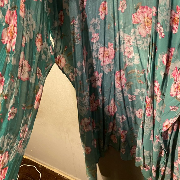 TORRID OVERSIZED HAWAIIAN STYLE CARDIGAN - Picture 7 of 7